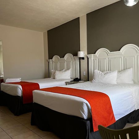 Hotel Los Robles Nuevo Laredo Exteriör bild